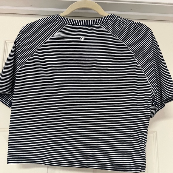 Lululemon Love Crop Tee - Picture 2 of 2